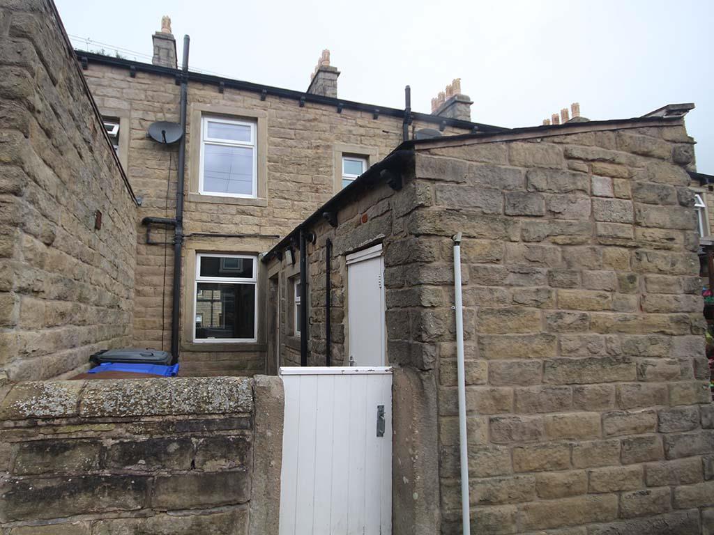 3 bedroom mid terrace house To Let in Barnoldswick - IMG_6877.jpg